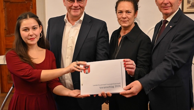 Einigkeit bei Budget 2026: Klubchefin Sánchez Pöll (Grüne), Bürgermeister Steiner (ÖVP), ...