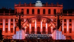Stimmungsvoll: das traditionelle Konzert der Wiener Philharmoniker vor Schloss Schönbrunn. Heuer ...