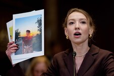 Die Menschenrechtlerin Kateryna Rashevska bei ihrer Aussage vor dem US-Kongress.