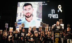 Geisel-Angehörige protestieren für die Übergabe der letzten Leichen an Israel.
