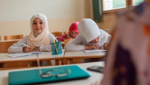 Am Donnerstag wurde das Kopftuchverbot für unter 14-Jährige im Bildungsausschuss beschlossen – ...