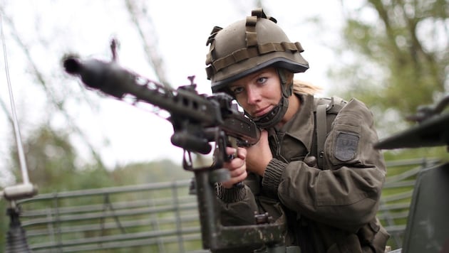 Verteidigungsministerin Tanner träumt von einer 25-prozentigen Frauenquote beim Bundesheer.