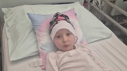 Von der Schulbank quasi ins Krankenhaus – und zwei Jahre heftiger Therapie warten auf die kleine ...