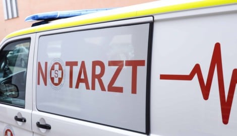 Eine 15-Jährige wurde am Schutzweg von einem Auto erfasst und kam unter einem Linienbus zum ...