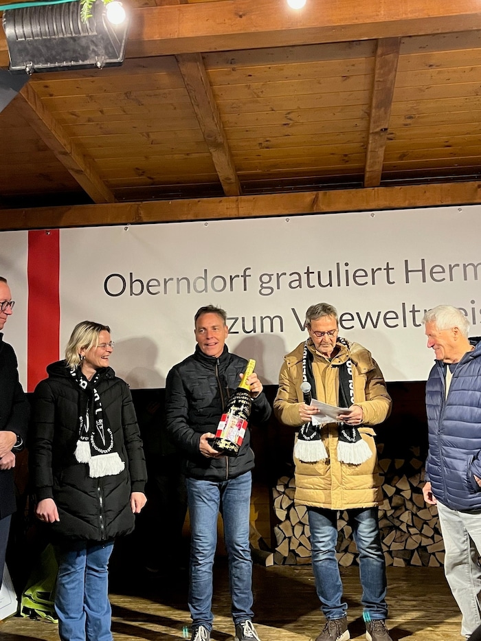 Bekam zahlreiche Geschenke: Hermann Stadler.