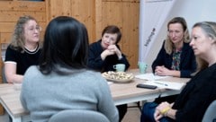 Gesprächsrunde im Frauenhaus im Bezirk Mistelbach (NÖ) mit „First Lady“ Doris Schmidauer. Und ...