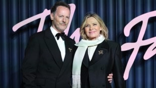 Kim Cattrall hat ihren Freund Russell Thomas in einer kleinen Zeremonie in London geheiratet.
