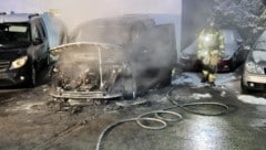 Das Fahrzeug brannte vollständig aus.