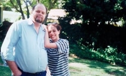 Herzogin Meghan als junges Mädchen – strahlend an der Seite ihres Vaters Thomas Markle. Jetzt ...