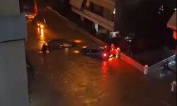 Nahe der griechischen Hauptstadt Athen waren die Straßen überflutet.