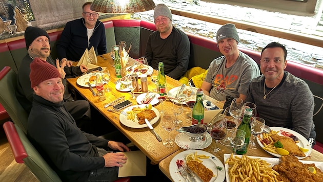 Hoteldirektor Andreas Mayrhofer tischte für die Backstreet Boys Brian, AJ, Nick und Howie ...