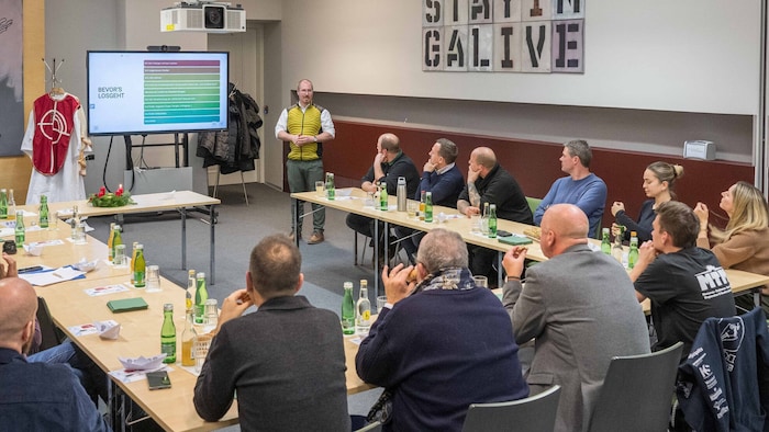 20 Interessierte kamen zum Nikolo-Seminar.