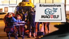 Mit einem Hubschrauber wurde das schwerstverletzte 15-jährige Mädchen nach der Messerattacke ...