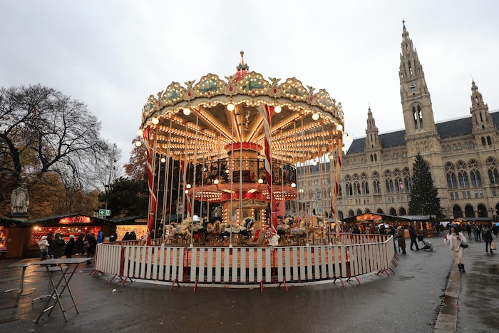 Es glitzert und leuchtet auch am Wiener Rathausplatz.