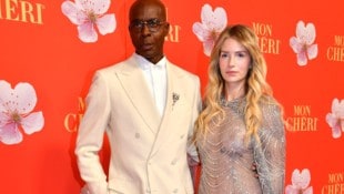 Lottie Moss trug beim Mon Cheri Barbaratag einen Hauch von Nichts und Glitzer.