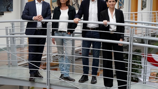 Der Harder Bürgermeister Martin Staudinger mit Heidi Lorenzi, Hans-Peter Lorenz und Carina ...