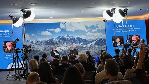 Jeff Jarvis und Armin Wolf (li.) eröffneten den 17. Mediengipfel, der in Seefeld Premiere ...