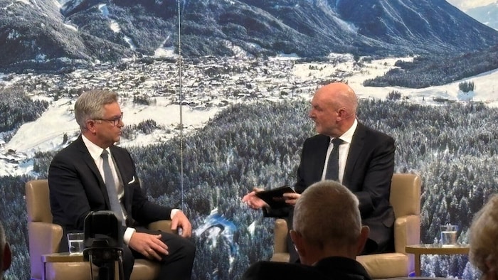 EU-Kommissar Brunner stellte sich den Fragen von Wolfgang Geier (re).