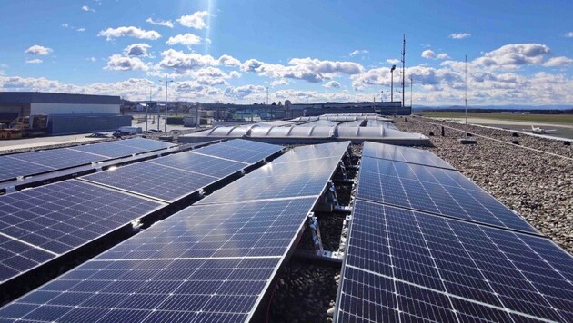 Vorbildwirkung: Der Flughafen Graz hat sein Dach längst mit PV-Paneelen ausgestattet. Bei den ...