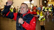 AK-Boss Peter Eder bei der Pflegedemo mit tausenden Teilnehmern