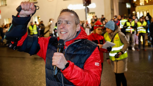 AK-Boss Peter Eder bei der Pflegedemo mit tausenden Teilnehmern