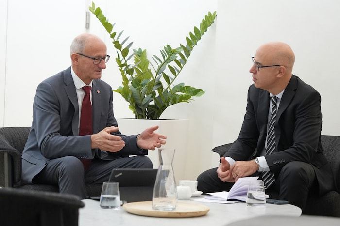 LH Anton Mattle (links) und Gabriel Felbermayr, Chef des Wirtschafts-Forschungsinstituts Wifo, ...