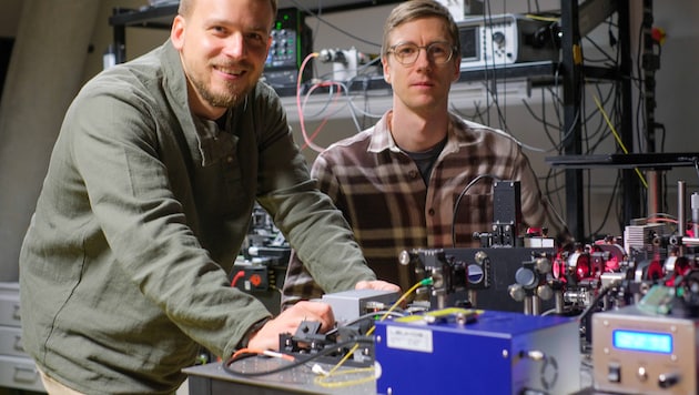 Ivan Zorin (links) und Paul Gattinger haben das Verfahren zur Infrarot-Messung etwa eineinhalb ...