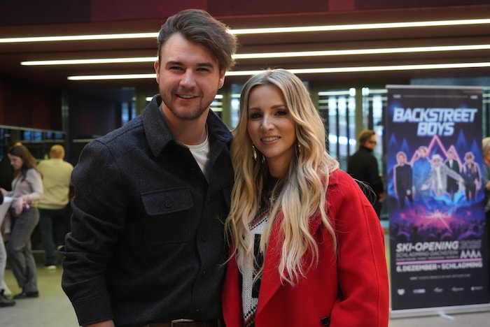 Auch die Musiker Chris Steger und Melissa Naschenweng ließen sich den Auftritt der Backstreet ...