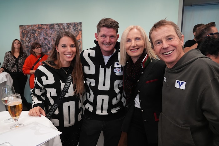 Wintersportrunde: Thomas Morgenstern mit Freundin Jenny, Roswitha Stadlober und Andreas ...