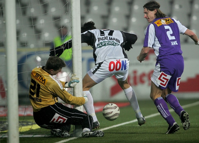 Tormann Pascal Grünwald, Christoph Jank und Co. mussten sich 2004 Pasching geschlagen geben.