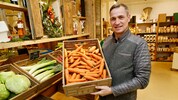 Markus Hillebrand produziert auch selbst Gemüse für das BVN. Neben Karotten und dem Grazer ...