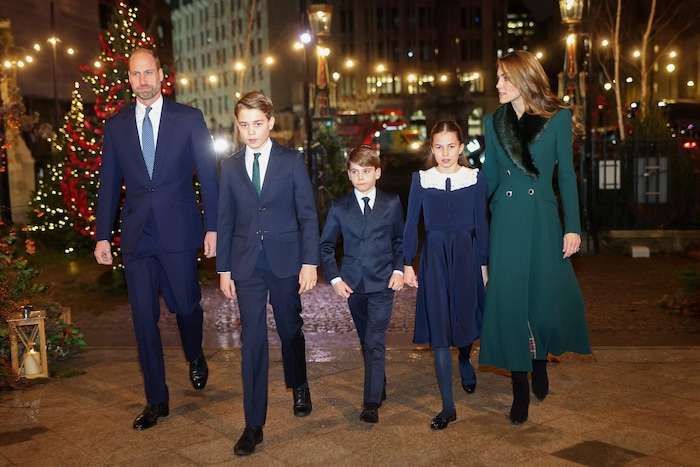 Prinzessin Kate mit William und den Kindern – Netz-Liebling Prinz Louis punktet im zweireihigen ...