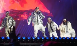 Vor 15.000 Fans eröffneten die Superstars den Konzertreigen.