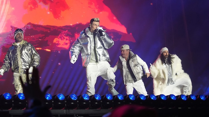 Vor 15.000 Fans eröffneten die Superstars den Konzertreigen.