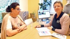 Bei Sozialarbeiterin Doris Crepax (re.) hat Carola R. ein offenes Ohr und Rückhalt gefunden.