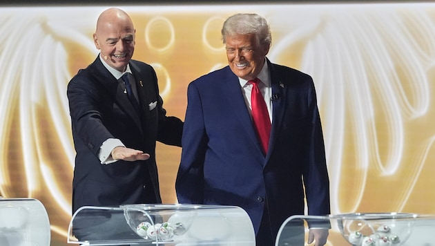 Vor allem die FIFA-Auszeichnung für US-Präsident Donald Trump wird heftig kritisiert.