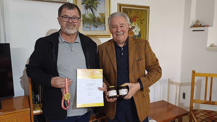 Valentin Koller wurde von der Messe Wieselburg mit der „Goldenen Honigwabe“ für den Kanalraler ...