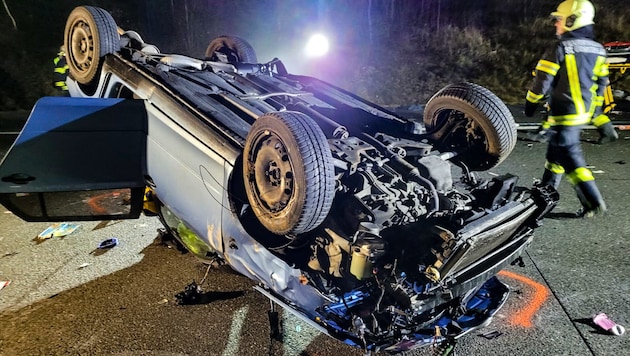Das Auto des Salzburgers landete am Dach.