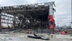 Das zerstörte Hauptgebäude des Bahnhofs von Fastiw im Gebiet Kiew.