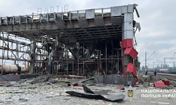 Das zerstörte Hauptgebäude des Bahnhofs von Fastiw im Gebiet Kiew.