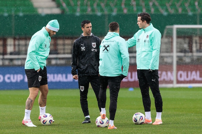 Stefan Oesen (2. von li.)