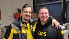 Thomas Eckstein (li.) und Patrick Osoinik machten das Geldkuvert im Postkasten ausfindig und ...