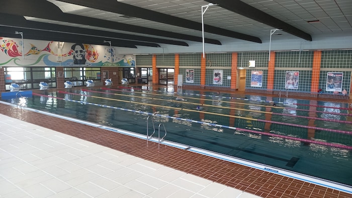 Das Hallenbad in der Höttinger Au wird saniert.