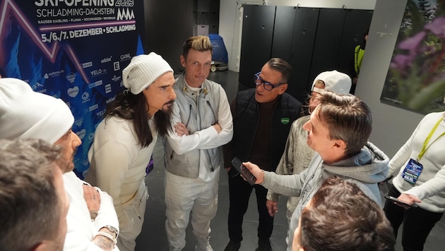 „Krone“-Adabei Norman Schenz (rechts im Bild) sprach mit den Backstreet Boys und ...
