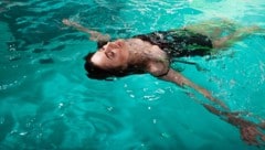 Schwimmen birgt zahlreiche gesundheitliche Vorteile, aber auch gewisse Risiken.