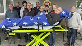 Gerhard Pamer ein letztes Mal vor dem Klubheim in Wels, das seit Oktober seinen Namen trägt.