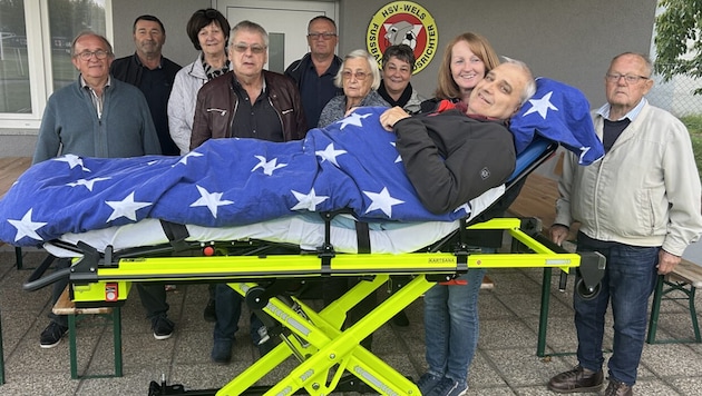 Gerhard Pamer ein letztes Mal vor dem Klubheim in Wels, das seit Oktober seinen Namen trägt.