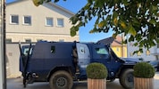 Wie vor einem Jahr in Altenfelden, steht der Panzerwagen der Cobra jetzt im gegenüberliegenden ...