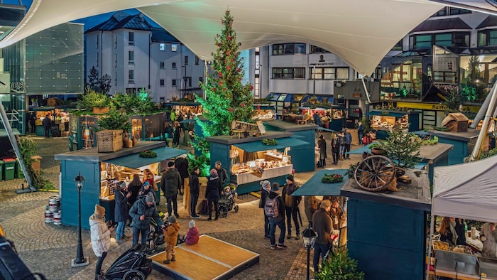 Der viktorianische Weihnachtsmarkt am Eduard-Wallnöfer-Platz in Telfs.