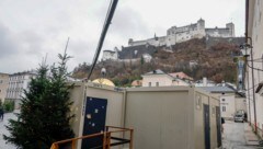 Hinter den Toiletten in den Dombögen stehen kostenlose Toiletten. Nicht jeder findet sie. 